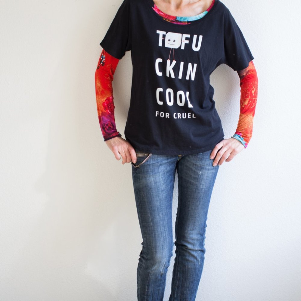 Vegan Tofu Pun t-shirt Relaxed Fit Black Funny Print Too Cool for Cruel Small M